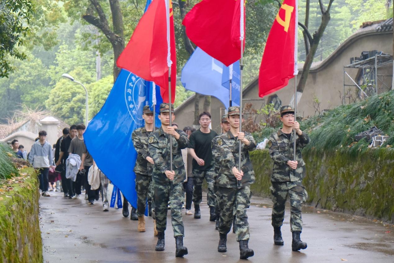 点击图片翻到下一页>> 点击图片翻到下一页>>